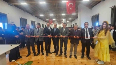 Ayvalık&rsquo;ta T&uuml;rk mitolojisi sergisine yoğun ilgi
