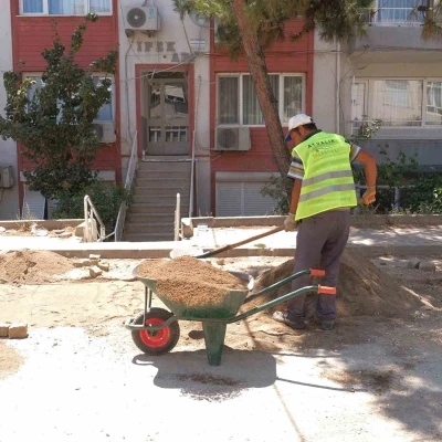 Ayvalık&rsquo;ta yol bakım ve onarım &ccedil;alışmaları aralıksız s&uuml;r&uuml;yor
