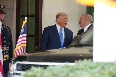 Azerbaycan Cumhurbaşkanı Aliyev, Trump ve Paşinyan ile görüşmek için Beyaz Saray’a geldi
