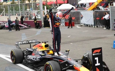 Azerbaycan’da kazanan Max Verstappen
