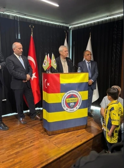 Aziz Yıldırım&rsquo;a L&uuml;leburgaz&rsquo;da meşaleli karşılama
