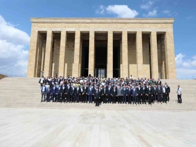 Aziz Yıldırım, Anıtkabir&rsquo;i ziyaret etti
