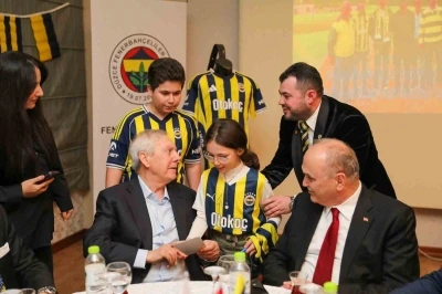 Aziz Yıldırım iftarını D&uuml;zce Fenerbah&ccedil;eliler ile yaptı
