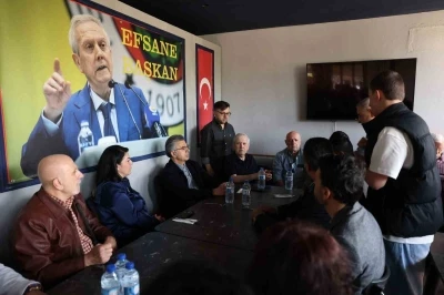 Aziz Yıldırım, şampiyon boks&ouml;rlerle bir araya geldi
