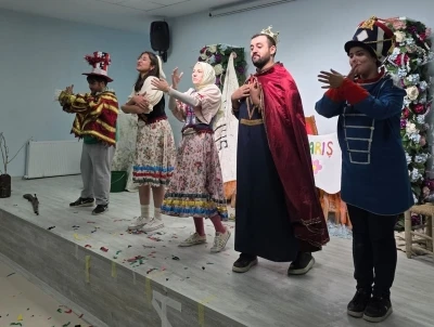 Aziziye’de perde çocuklar için açılıyor; &quot;Kurşun Askerin Utancı&quot; yoğun ilgi görüyor
