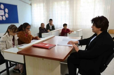 Azmin zaferi; görme engelli Züleyha öğretmen 22 yılda kendi gibi 300 öğrenciye ışık oldu
