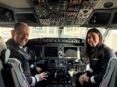 Baba ve kız aynı kokpitte: 42 yıllık pilot g&ouml;ky&uuml;z&uuml;ne kızıyla veda etti