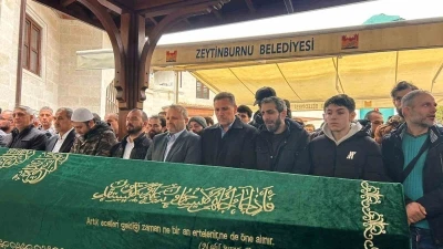 Babadan k&uuml;&ccedil;&uuml;k kızına acı dolu veda: Kızının tabuta sarılarak g&ouml;zyaşlarına boğuldu
