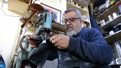 Babadan oğula ayakkabı tamirciliği

