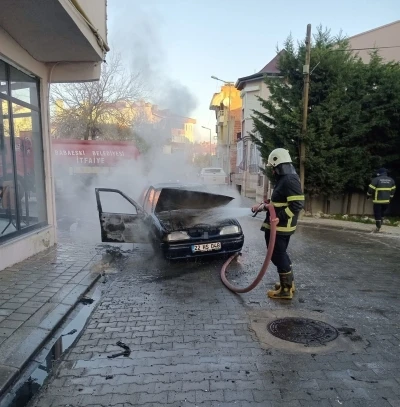 Babaeski’de otomobil cayır cayır yandı
