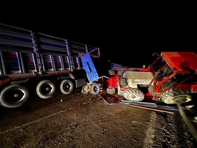 Babaeski’de tır ile traktör çarpıştı, yol trafiğe kapandı
