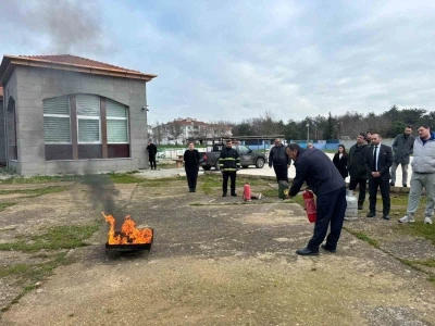 Babaeski Gen&ccedil;lik ve Spor M&uuml;d&uuml;rl&uuml;ğ&uuml; personeline yangın s&ouml;nd&uuml;rme eğitimi

