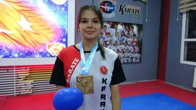 Babası &rsquo;kendini savunmayı &ouml;ğren&rsquo; dedi, o şampiyon oldu
