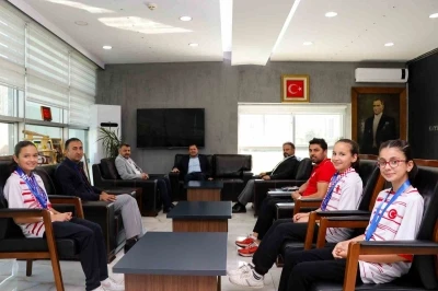 Badminton şampiyonlarından gurur ziyareti
