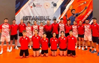 Badminton S&uuml;per Ligi&rsquo;nin zirvesinde Erzincan ekipleri yer aldı
