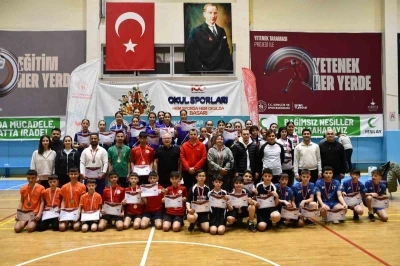 Badminton Yıldızlar Grup M&uuml;sabakaları sona erdi
