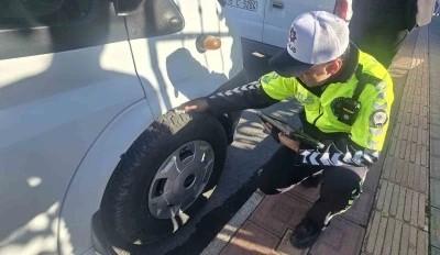 Bafra’da kış lastiği denetimi: 59 servis kontrol edildi
