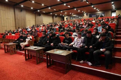 Bağcılar&rsquo;da iş arayanlar ile iş verenler "Kariyer Buluşmaları"nda bir araya geldi
