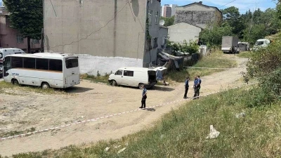 Bağcılar&rsquo;da mahalledeki kokuyu kanalizasyon zannettiler ceset &ccedil;ıktı
