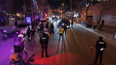 Bağdat Caddesi&rsquo;nde trafik uygulaması: 400 bin lira ceza
