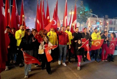 Bahçelievler’de 102 metrelik bayrakla Cumhuriyet coşkusu
