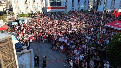 Bah&ccedil;elievler&rsquo;de D&uuml;nya Kupası heyecanı dev ekranlarda yaşandı
