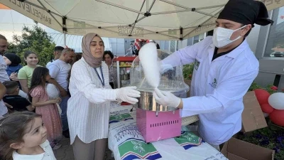 Bah&ccedil;elievler&rsquo;de geleneksel bayramlaşma programında eski bayramlar yaşatıldı
