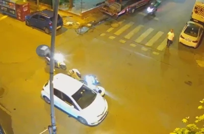 Bah&ccedil;elievler&rsquo;de motosiklet s&uuml;r&uuml;c&uuml;s&uuml;n&uuml;n ani hareketi kazaya yol a&ccedil;tı
