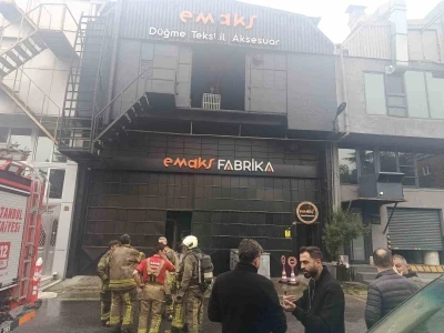 Bah&ccedil;elievler&rsquo;de polyester fabrikasında korkutan yangın
