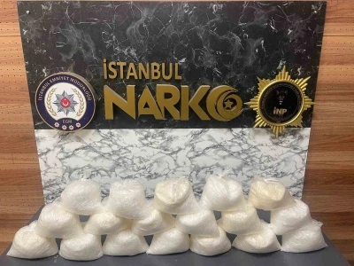 Bah&ccedil;elievler&rsquo;de valizden uyuşturucu &ccedil;ıktı: 18 kilo katı metamfetamin ele ge&ccedil;irildi
