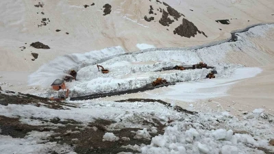 Bah&ccedil;esaray yolu fiziki olarak a&ccedil;ıldı: G&ouml;zler &ccedil;ığ komisyonunun raporunda
