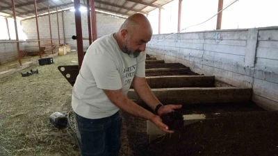 Bah&ccedil;esinde &uuml;rettiği solucan g&uuml;bresi gelir kaynağı oldu
