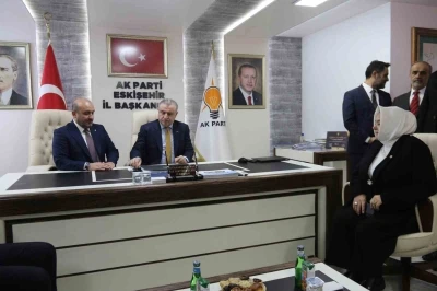 Bakan Bak AK Parti Eskişehir İl Başkanlığı&rsquo;nı ziyaret etti
