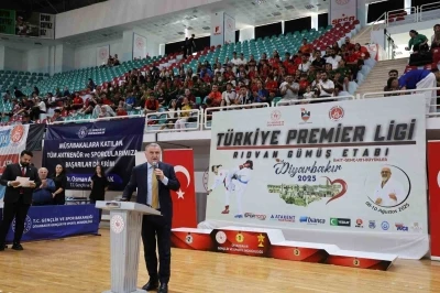 Bakan Bak: &quot;Diyarbakır’a yaklaşık 3.5 milyar lira spor yatırımı, tesis yatırımı yapacağız&quot;
