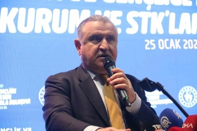 Bakan Bak: "T&uuml;rkiye Y&uuml;zyılı sporun ve gen&ccedil;liğin y&uuml;zyılı olacak"
