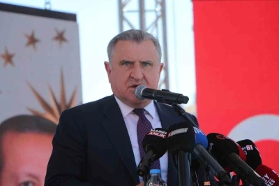 Bakan Bak: "Y&uuml;zme Bilmeyen Kalmasın projesi &ccedil;er&ccedil;evesinde bu zamana kadar yaklaşık 12 milyon insanımıza y&uuml;zme &ouml;ğrettik"
