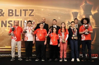 Bakan Bak&rsquo;tan d&uuml;nya şampiyonu olan milli satran&ccedil;&ccedil;ılara tebrik mesajı
