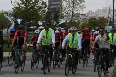 Bakan Bak ve Bakan Memişoğlu Ankara Rize G&uuml;nleri a&ccedil;ılış programında
