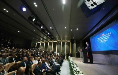 Bakan Bayraktar: "T&uuml;rkiye-KKTC arasında yaklaşık 101 kilometre uzunluğunda doğal gaz iletim hattı inşa edeceğiz"

