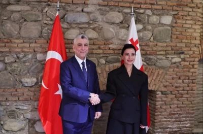 Bakan Bolat, G&uuml;rcistanlı mevkidaşı ile g&ouml;r&uuml;şt&uuml;
