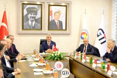 Bakan Bolat: "İran&rsquo;a a&ccedil;ılan kapılarda sorun yok"
