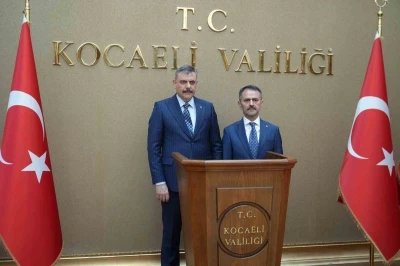 Bakan &Ccedil;ift&ccedil;i&rsquo;den Kocaeli&rsquo;de akvaryum ve k&uuml;t&uuml;phane ziyareti
