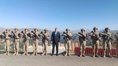Bakan &Ccedil;ift&ccedil;i sınırın sıfır noktasında: "&rsquo;Ter&ouml;rs&uuml;z T&uuml;rkiye&rsquo; projesi hayata ge&ccedil;miştir ve kararlılıkla devam ederek başarıya ulaşacaktır"
