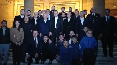 Bakan &Ccedil;ift&ccedil;i, teravih namazını Kahramanmaraş&rsquo;ta kıldı
