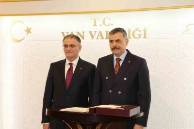 Bakan &Ccedil;ift&ccedil;i Van&rsquo;da
