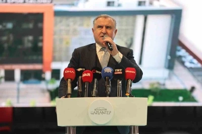 Bakan Dr. Osman Aşkın Bak: "&Ccedil;ocuklarımız ve gen&ccedil;lerimiz abur cuburdan uzak dursun"
