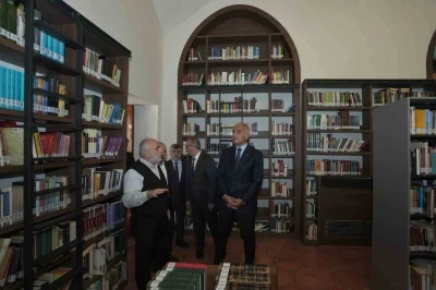 Bakan Ersoy: "K&uuml;lt&uuml;r politikalarımızın d&uuml;ş&uuml;nce perspektifiyle şekillenmesine katkı sunacak her değerlendirmeyi kıymetli buluyoruz"
