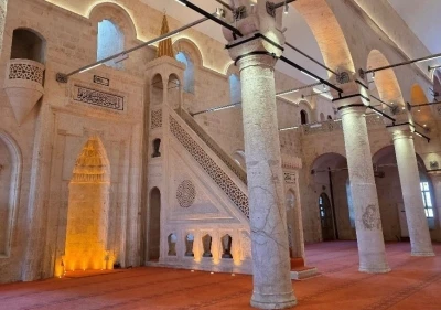 Bakan Ersoy: "&Uuml;&ccedil; tarihi cami yeniden ibadete a&ccedil;ılıyor"
