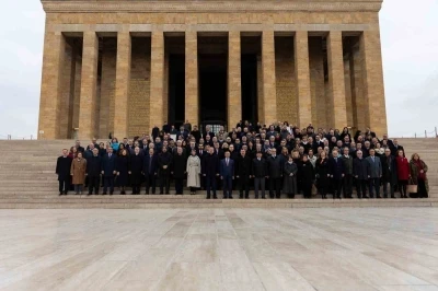 Bakan Fidan, büyükelçilerle Anıtkabir’i ziyaret etti
