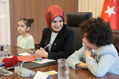 Bakan G&ouml;ktaş, 23 Nisan dolayısıyla &ccedil;ocukları ağırladı
